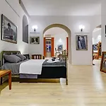 Lupino's Gallery - Old Town Lejlighed *