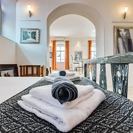 Lupino's Gallery - Old Town