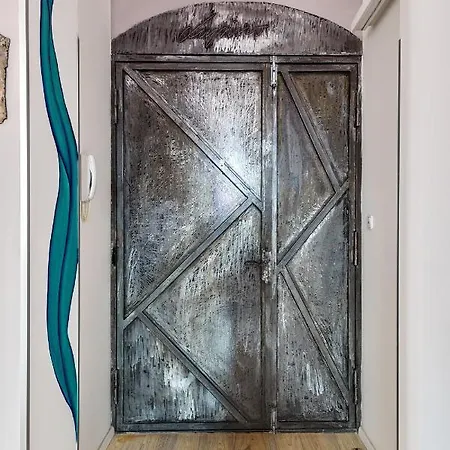 Lupino's Gallery - Old Town *