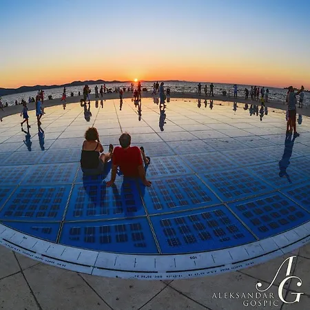 Lupino's Gallery - Old Town *