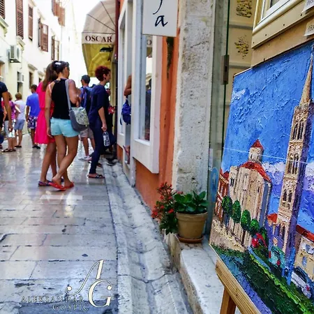 Lupino's Gallery - Old Town Appartement *