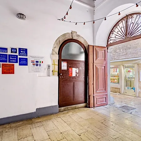 Lupino's Gallery - Old Town Апартаменты Задар