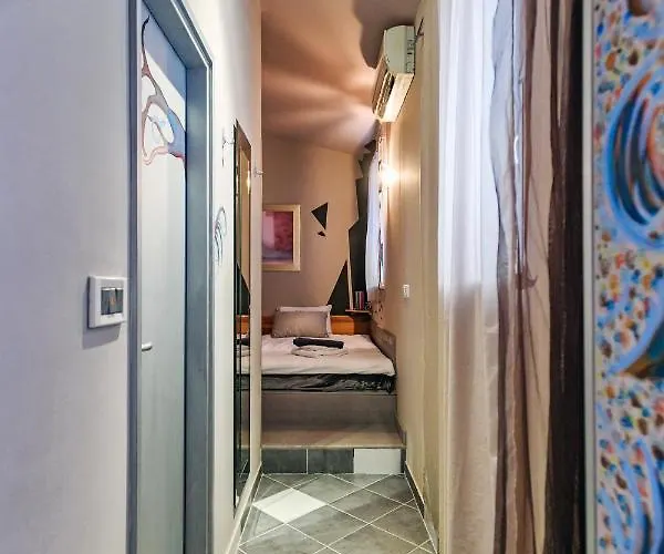 Lupino's Gallery - Old Town *